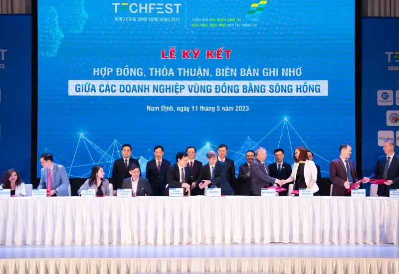 Đại diện Công ty Cổ phần Công nghệ Viindoo ký kết Biên bản ghi nhớ dự án hợp tác chuyển đổi số cho Doanh nghiệp Đại diện Công ty Cổ phần Công nghệ Viindoo ký kết Biên bản ghi nhớ dự án hợp tác chuyển đổi số cho Doanh nghiệp