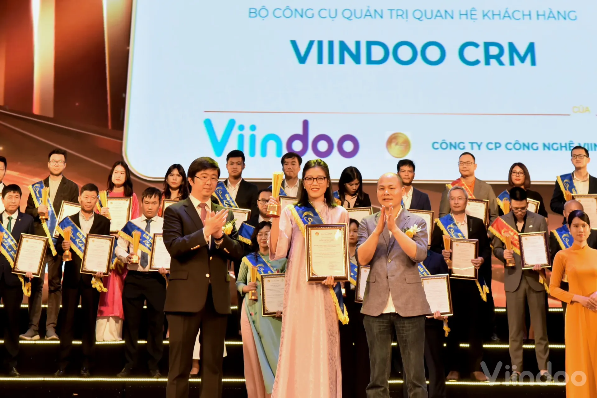 Viindoo CRM received Sao Khue Award 2024 in the field of Enterprise Management