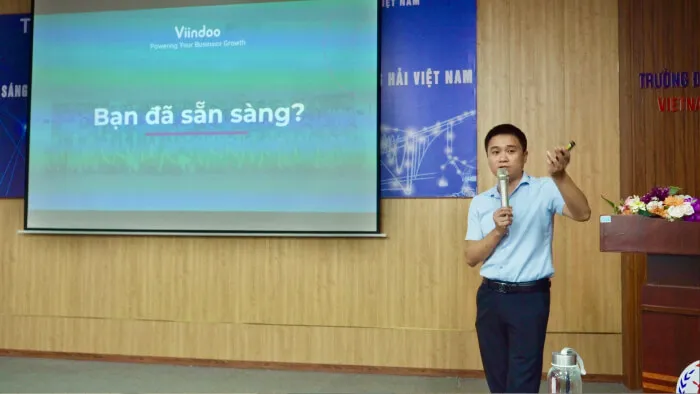 Ông Trần Quốc Tùng chia sẻ tại đại học hàng hải Ông Trần Quốc Tùng chia sẻ tại đại học hàng hải